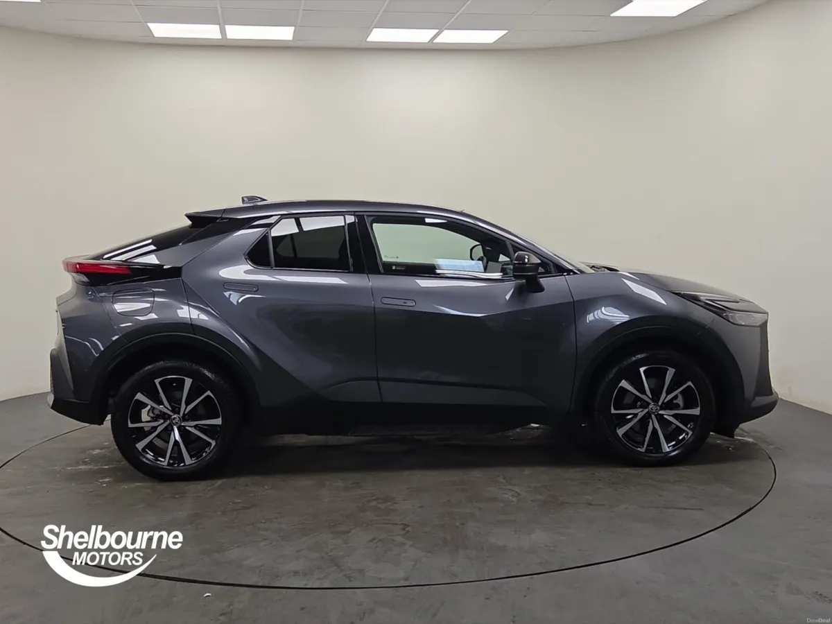 Toyota C-HR 2.0 PHEV Design 5dr CVT - Image 3
