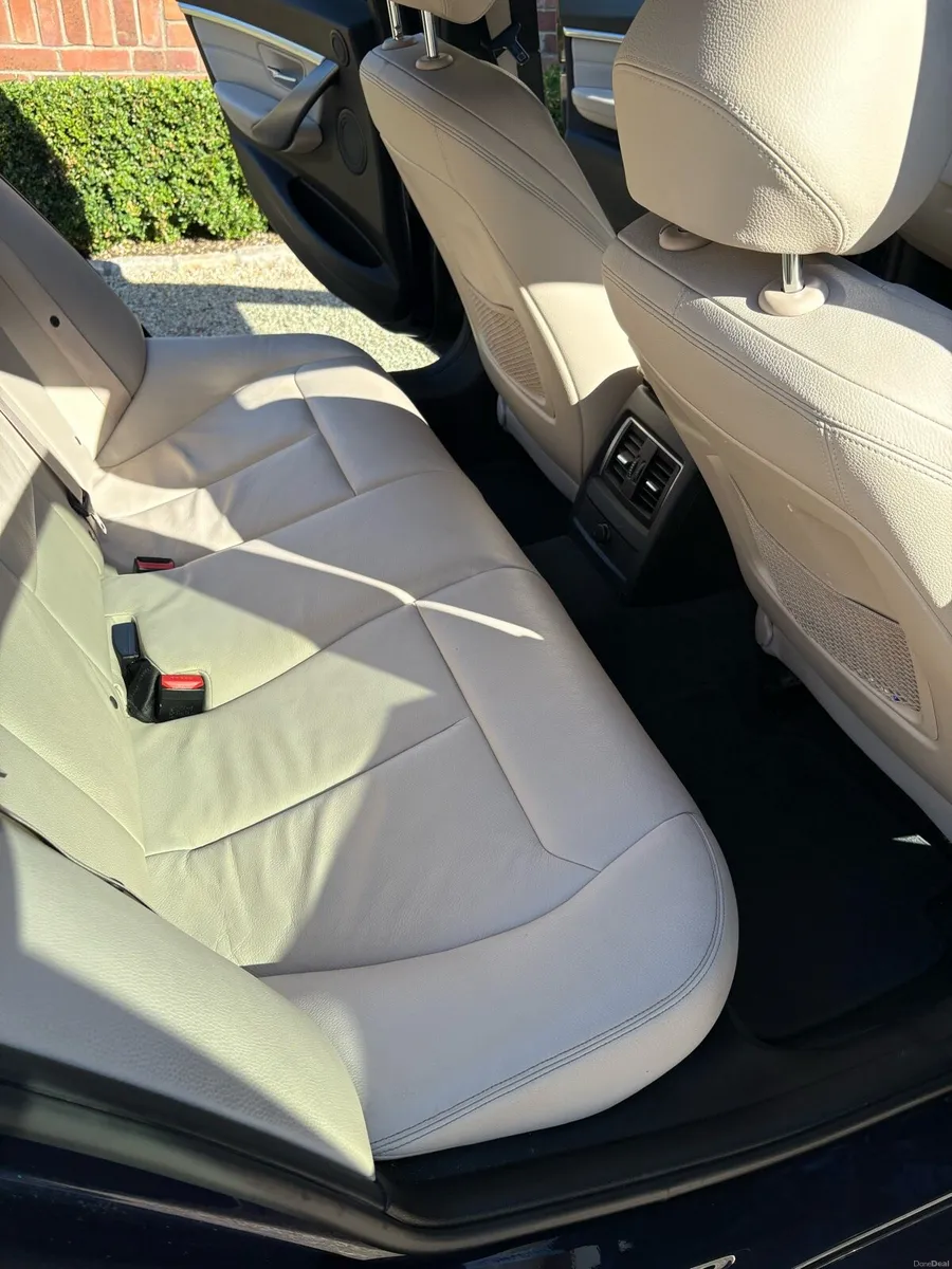 BMW 330e , Xdrive, shadow edition , M SPORT - Image 4