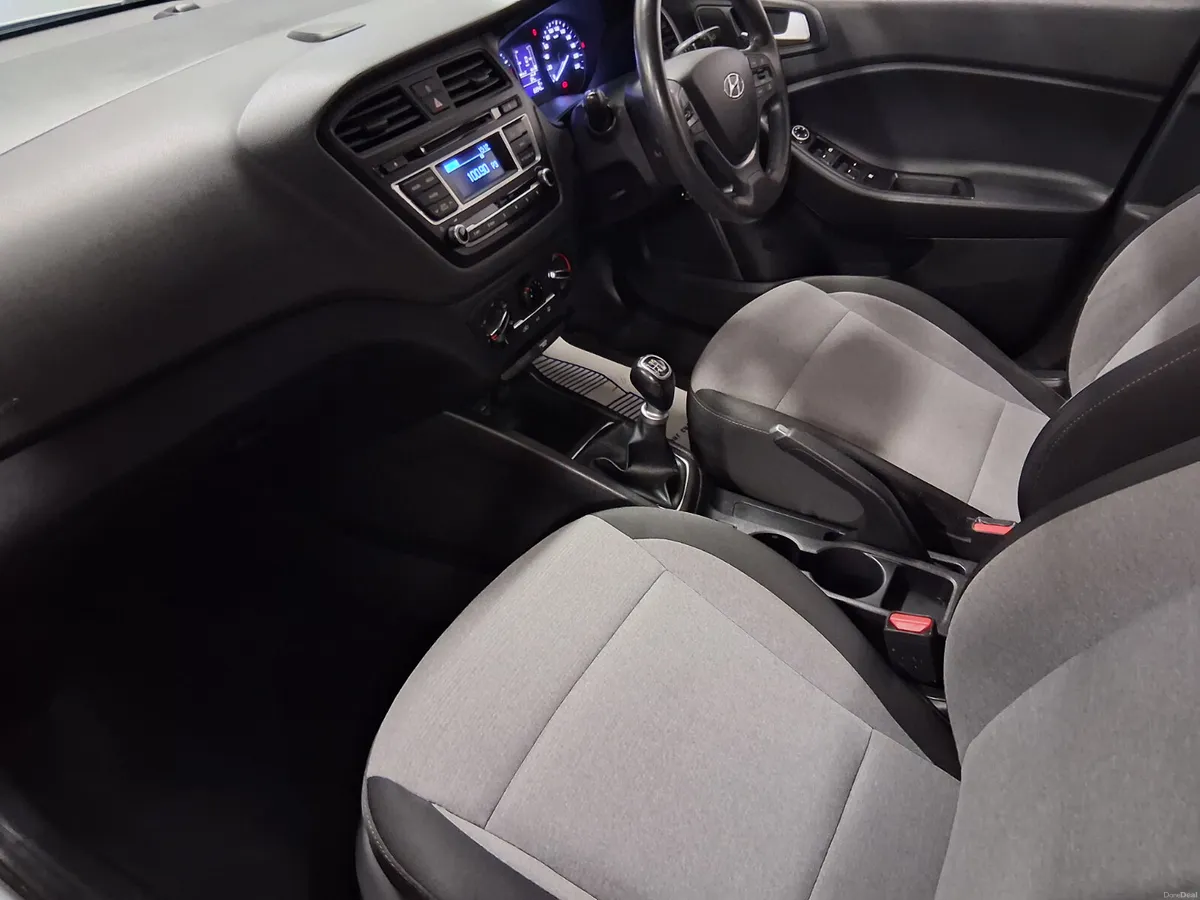 2016 Hyundai i20 **ONLY 84KMS - DELUXE** - Image 6