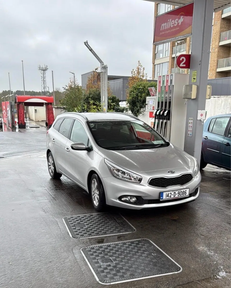 LOW KMS - KIA CEED STATE DIESEL - Image 1