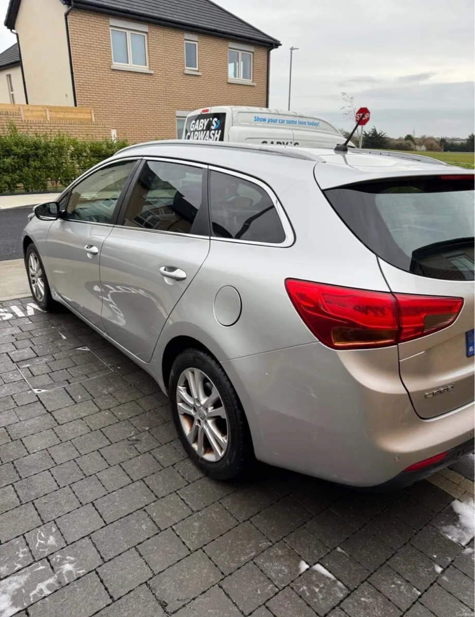 LOW KMS - KIA CEED STATE DIESEL - Image 4