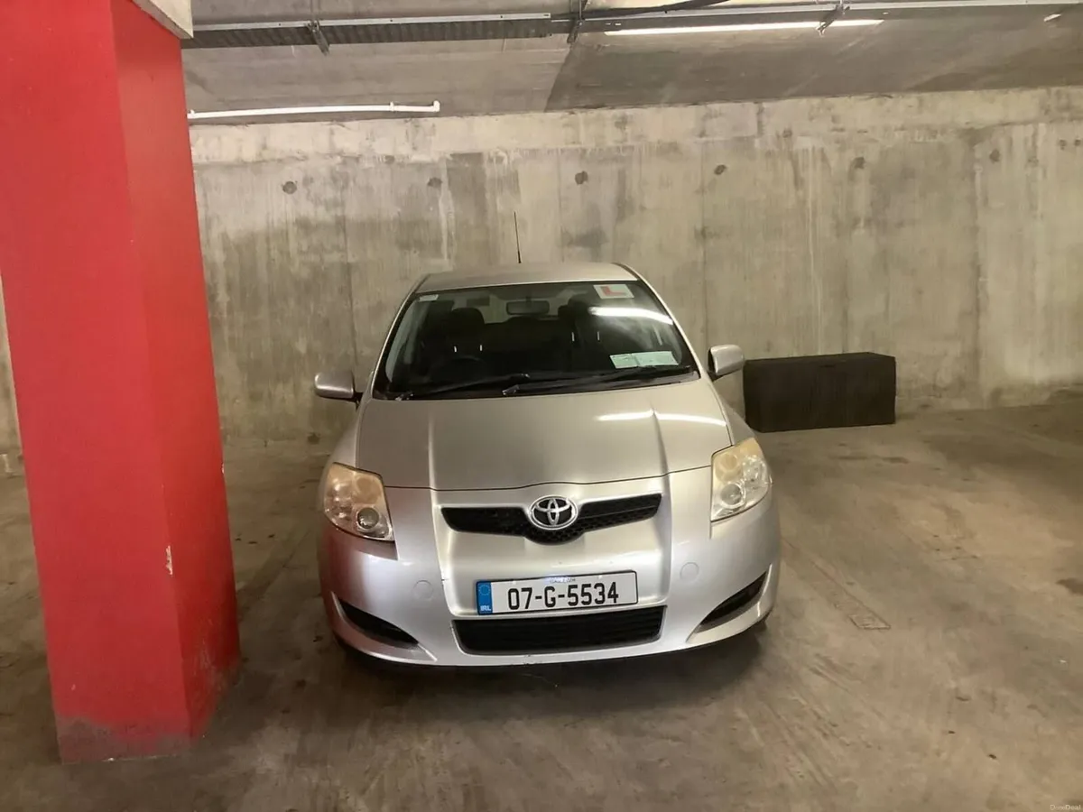 Toyota Auris 2007 - Image 2