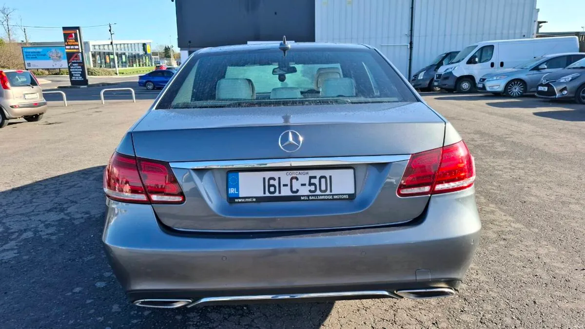 Mercedes 220  E class - Image 3