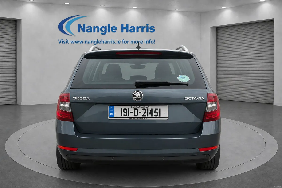 Skoda Octavia 1.6 DSG. LOW KMS - Image 4