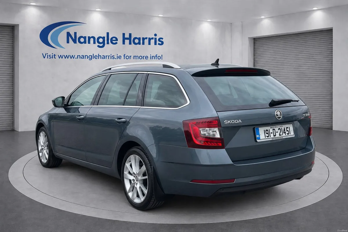 Skoda Octavia 1.6 DSG. LOW KMS - Image 3