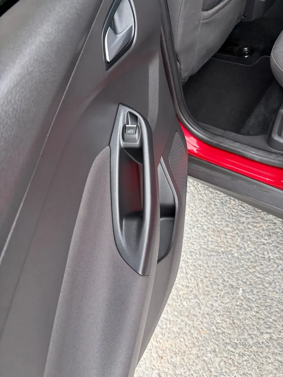 Ford Focus 2016 - Titanium Trim - Image 6