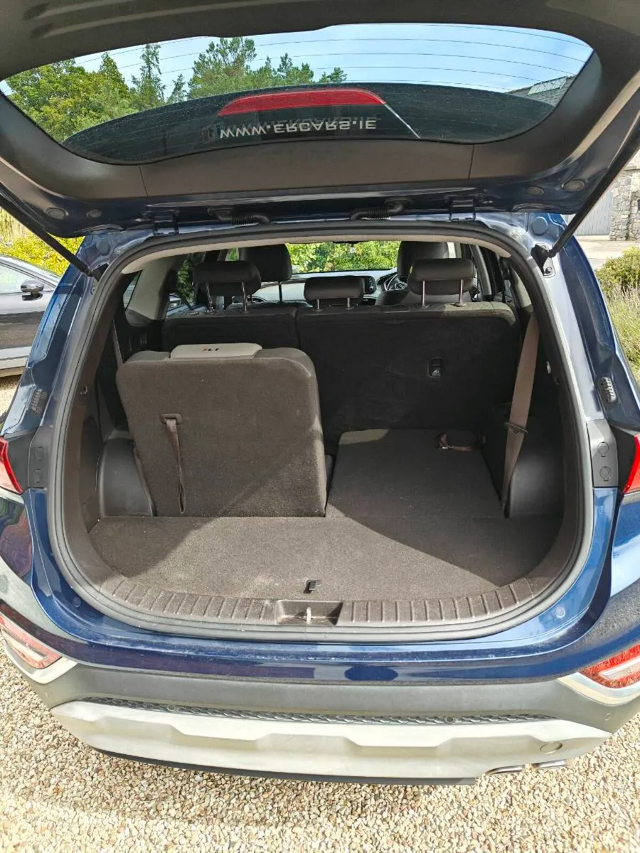 Hyundai Santa Fe Automatic 4X4 Executive plus - Image 6