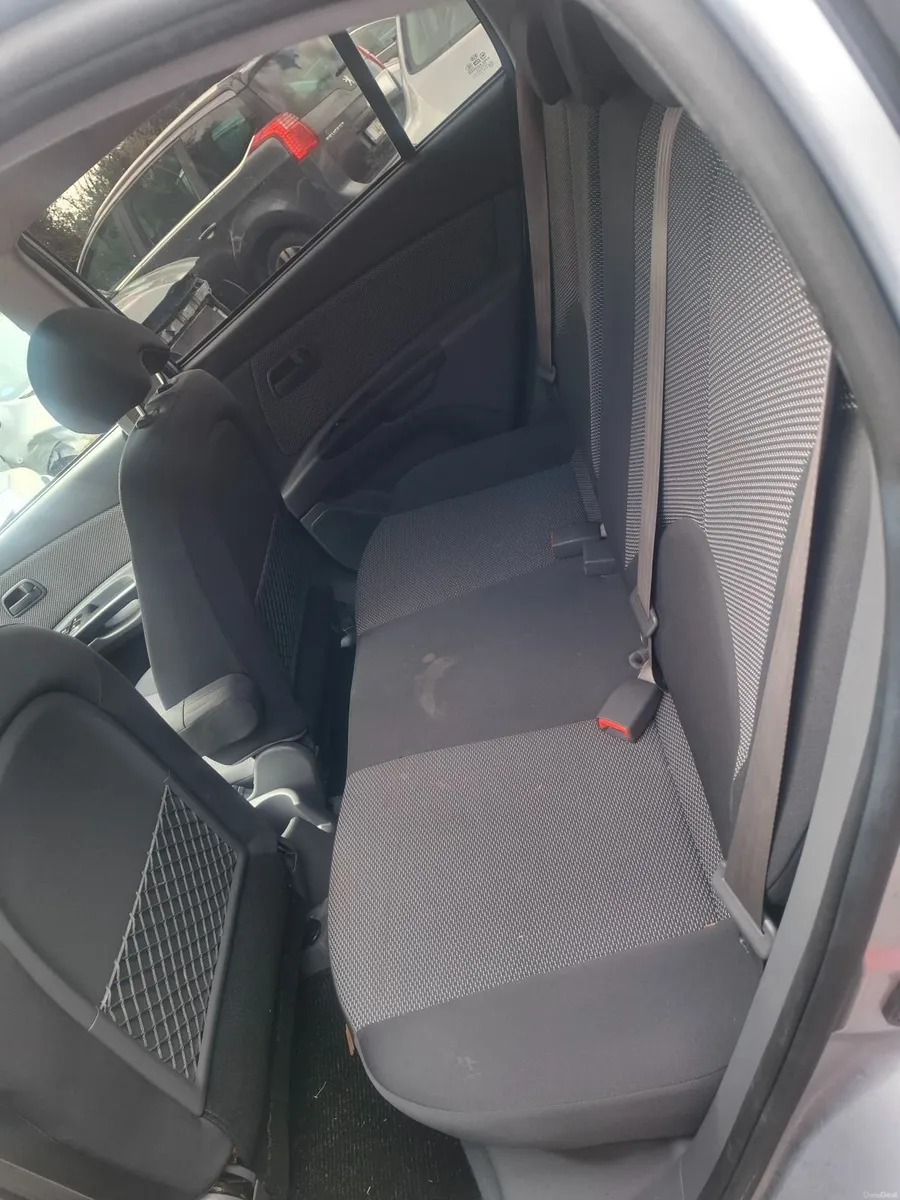 Kia Rio 2011 - Image 2