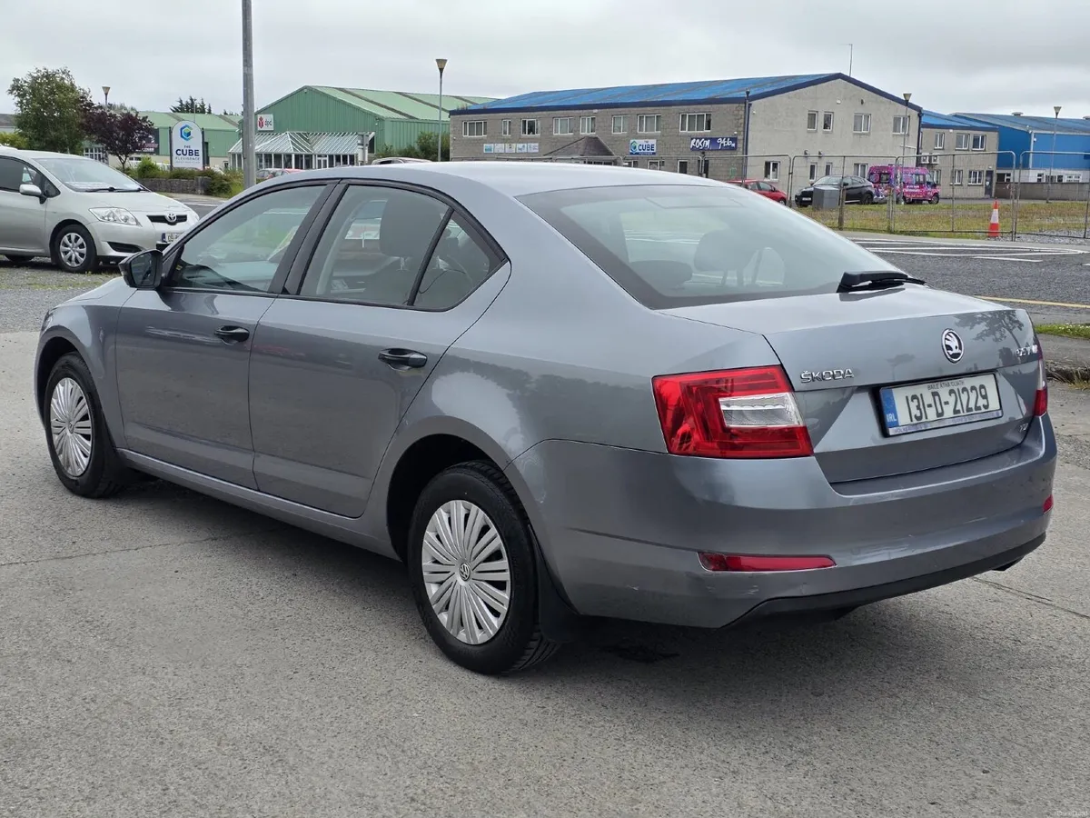 Skoda Octavia 2013 - Image 2