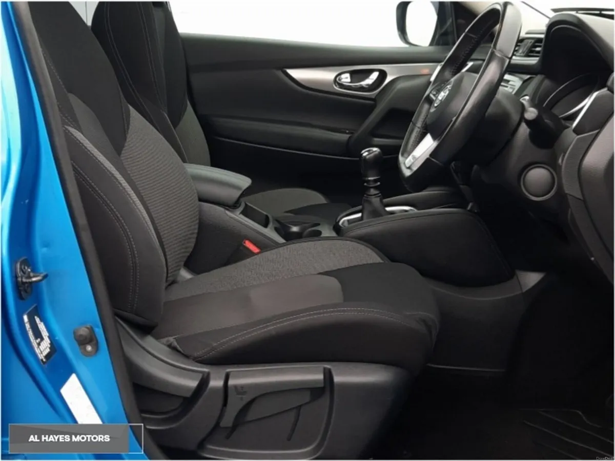 Nissan Qashqai **TINY MILEAGE**SUNROOF**1.5 DSL SV - Image 4
