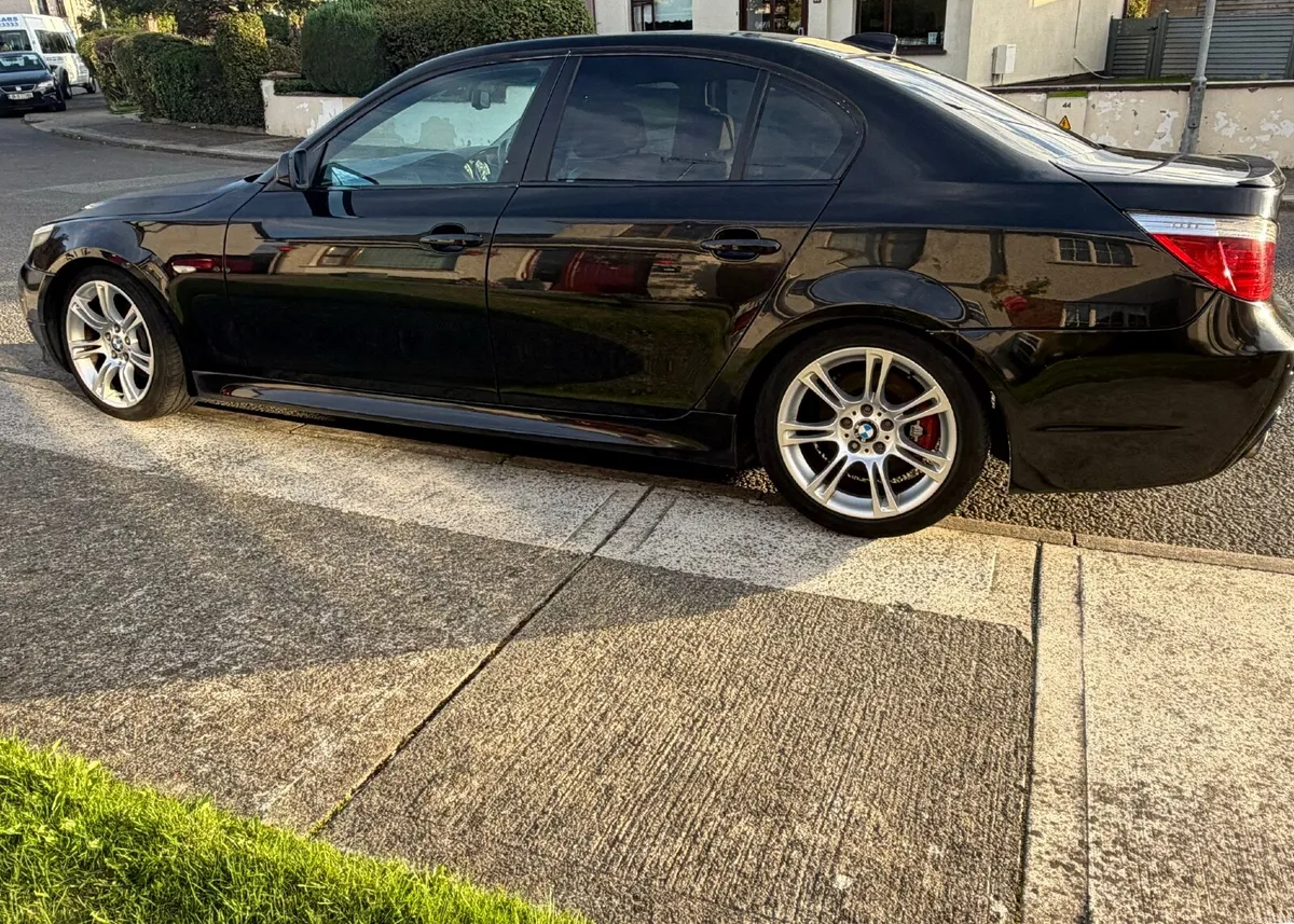 BMW 5-Series 2008 - Image 2