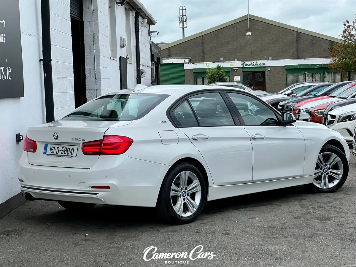 BMW 330e PREMIUM ALPINE WHITE - Image 3