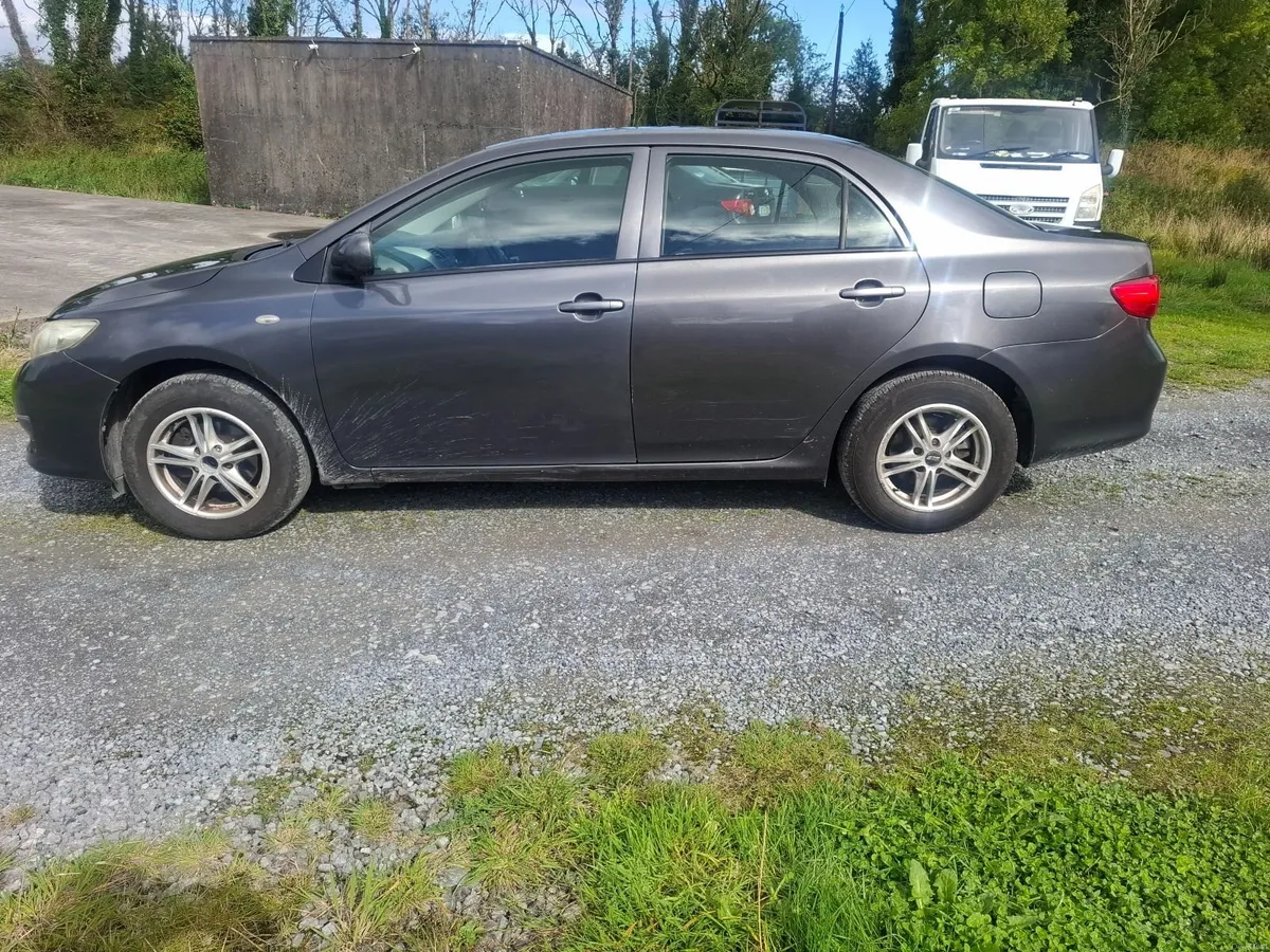 Toyota Corolla 2010 - Image 1