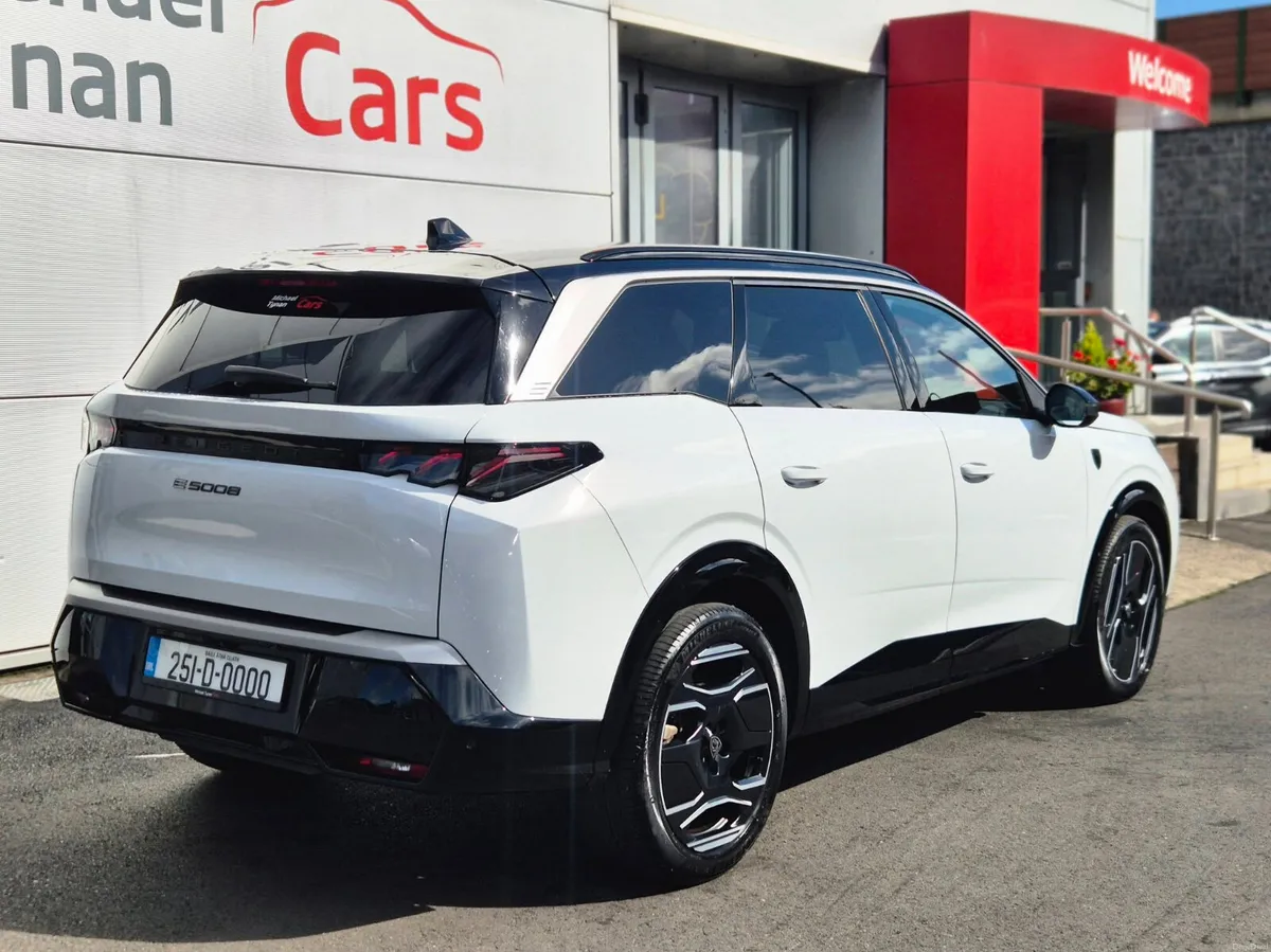 2025 Peugeot 5008e GT Line 73kwh, 7 Seats, 20" - Image 5