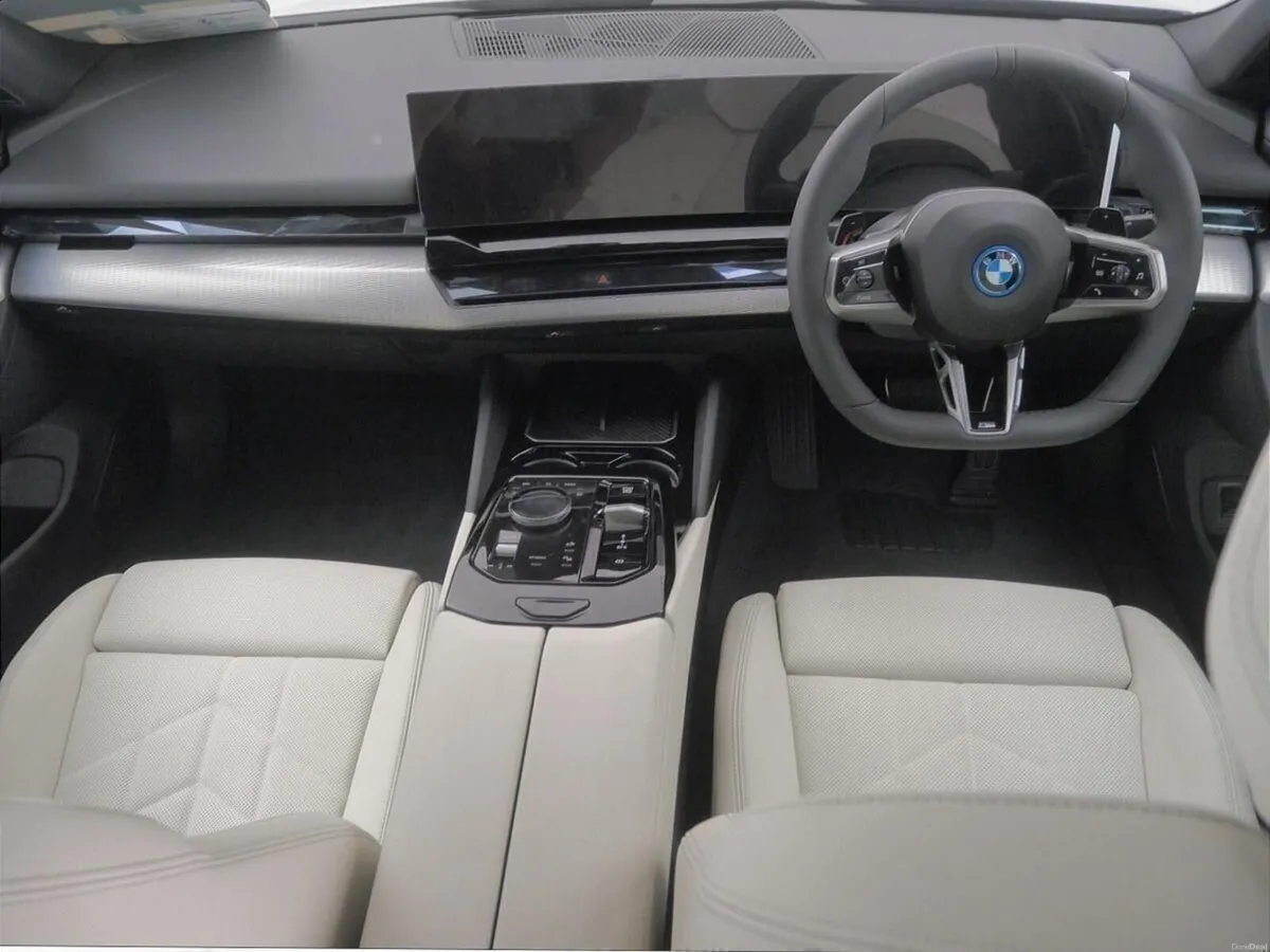 BMW 5-Series 530e M Sport Saloon - Image 4