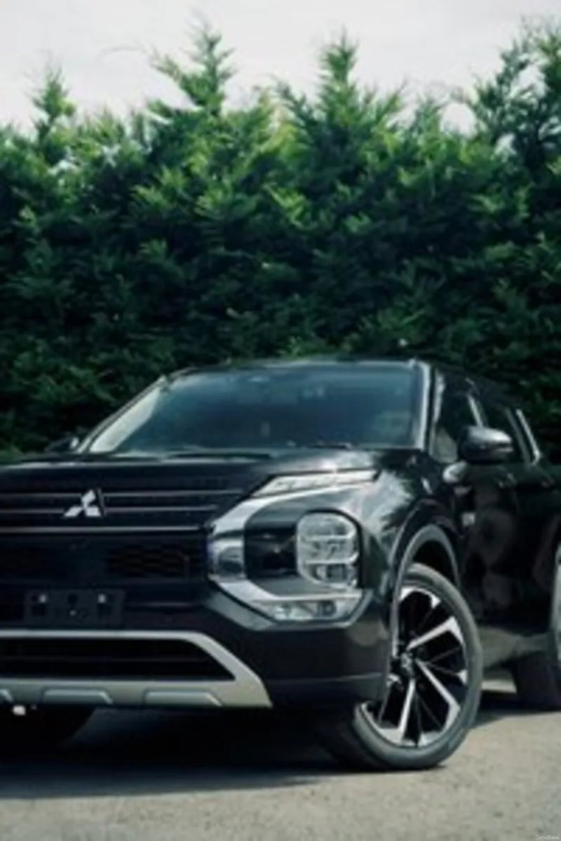 Mitsubishi Outlander PHEV Premium Package 2022 - Image 6