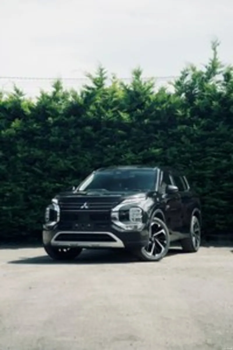 Mitsubishi Outlander PHEV Premium Package 2022 - Image 1