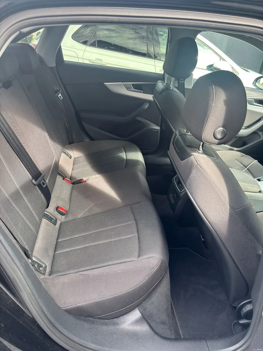 Audi A4 2021 - Image 3