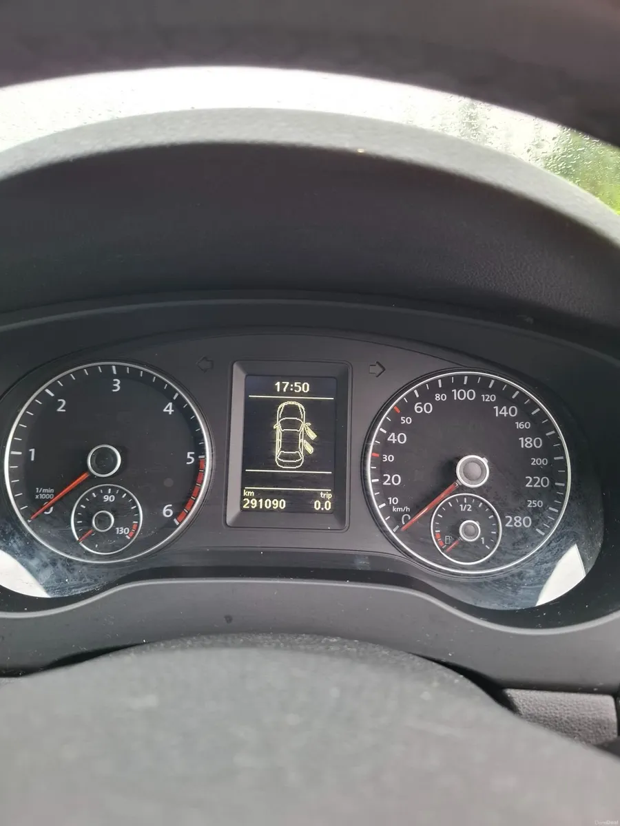 Volkswagen Jetta 2014 - Image 2