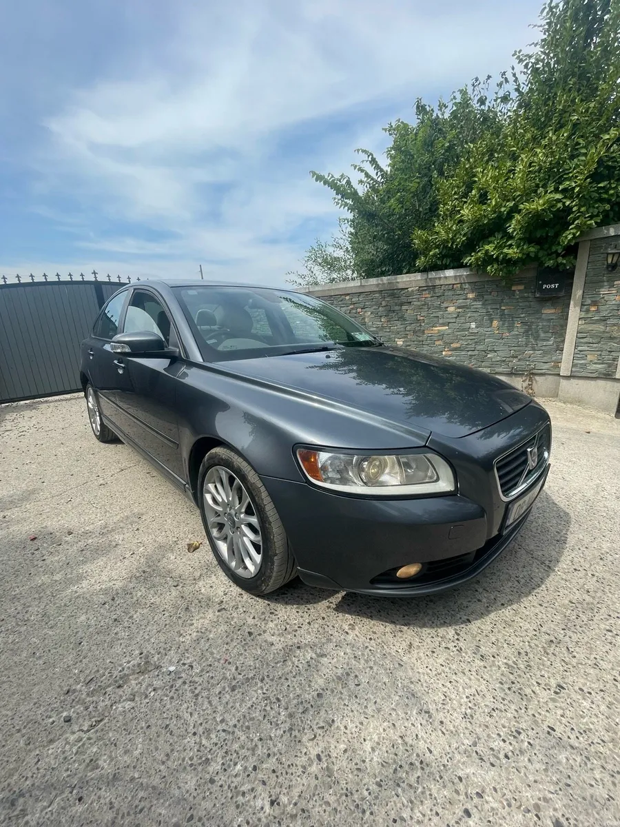 Volvo S40 - Image 1