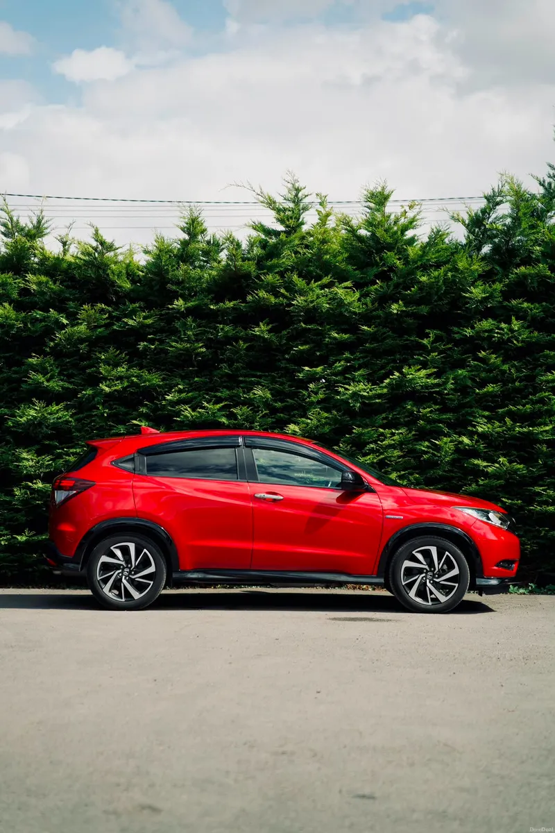 Honda Vezel RS Hybrid 2017 | Sporty Hybrid SUV - Image 4