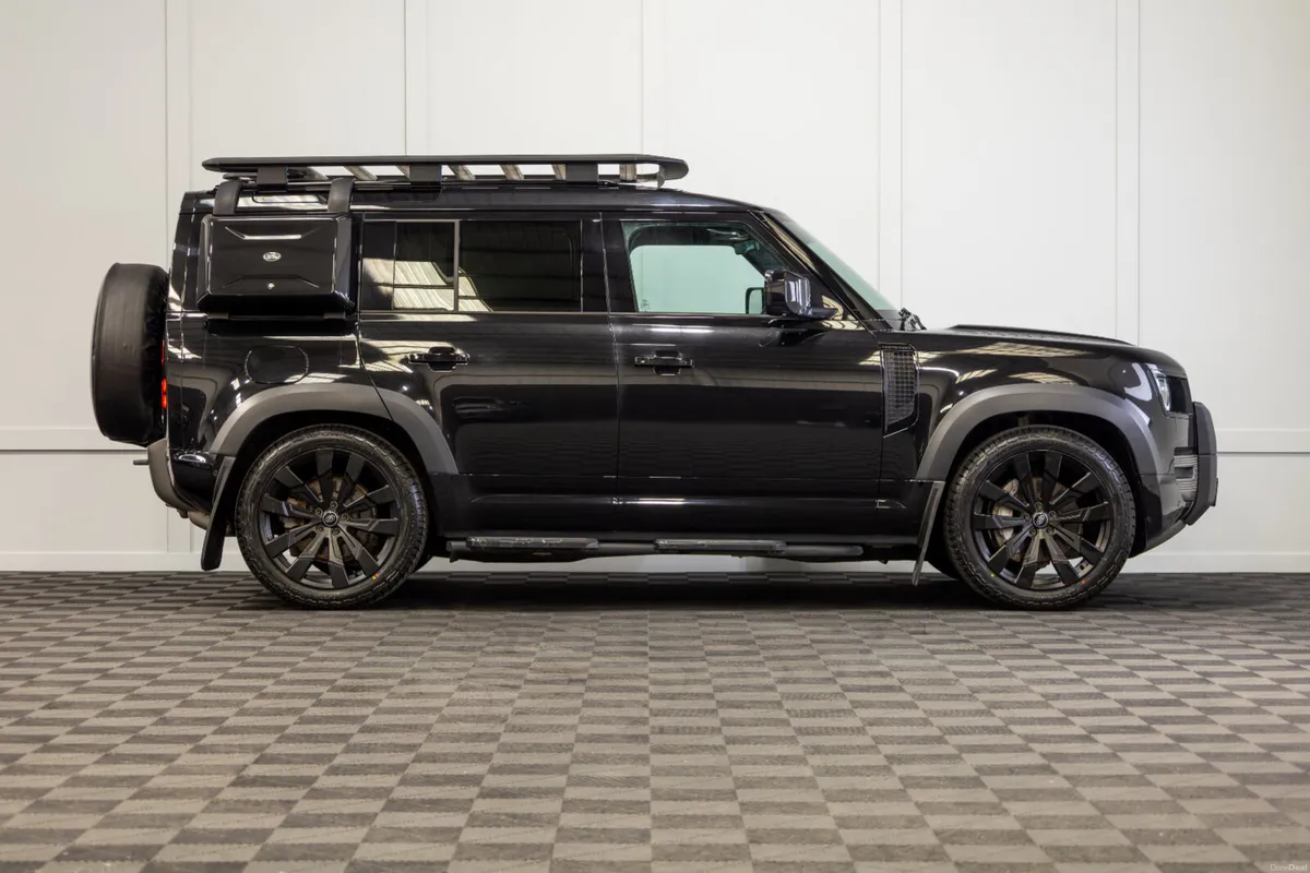 2023 Defender D300 X-Dynamic HSE 2 Seat Commercial - Image 6
