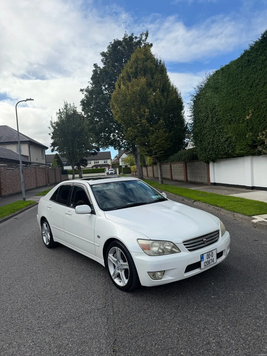 Toyota Altezza - Image 4