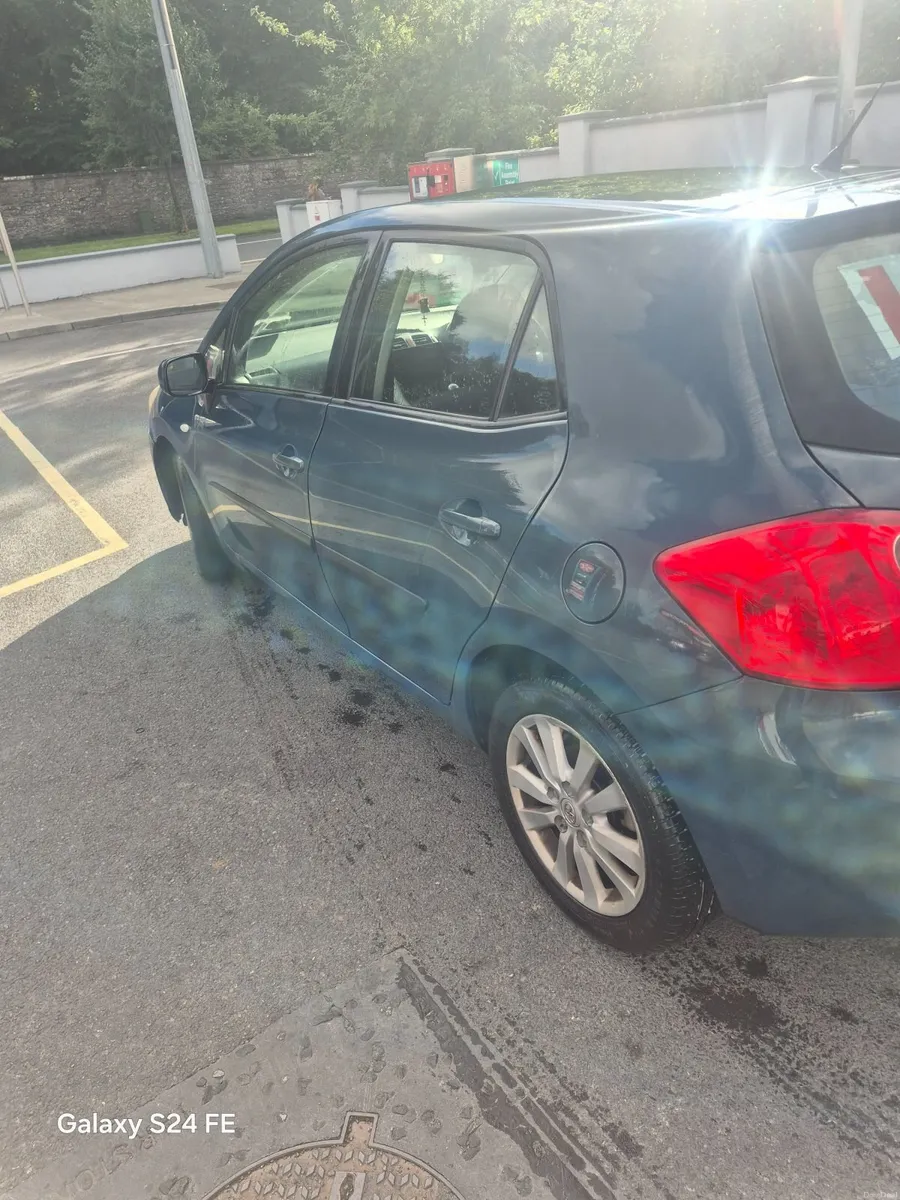 Toyota Auris 2007 - Image 2