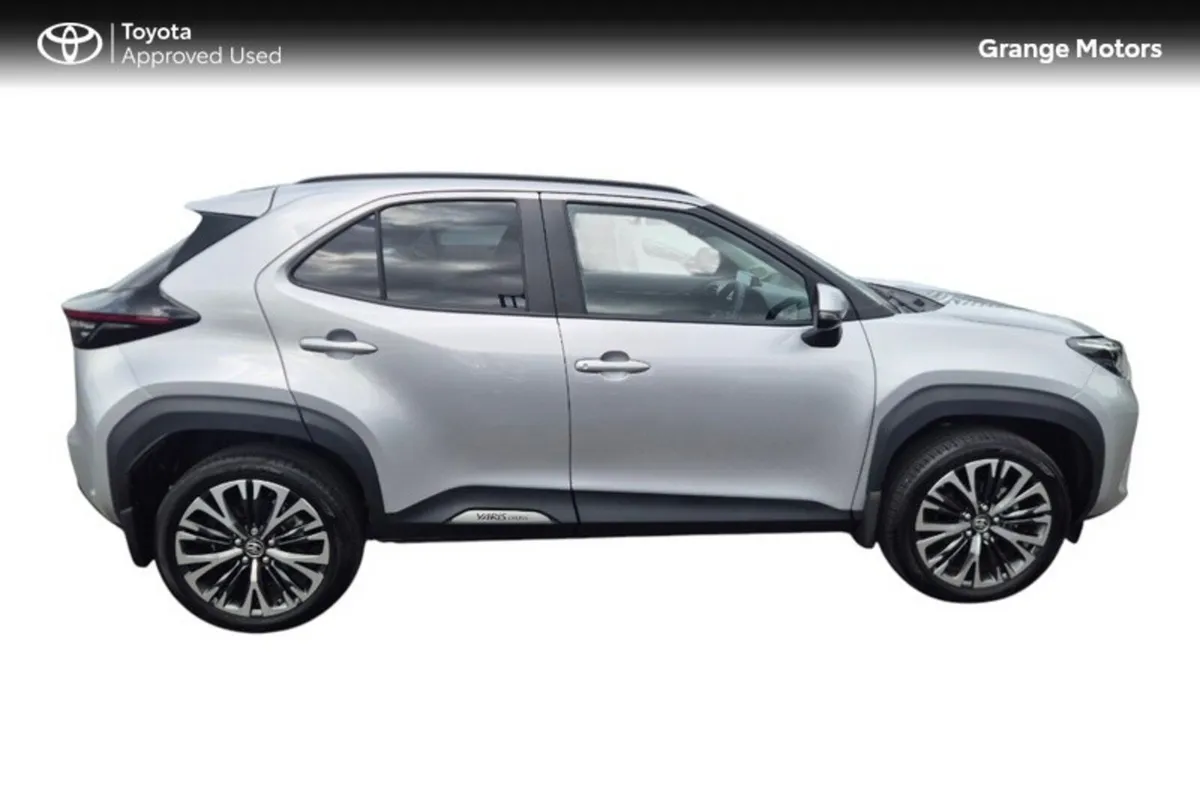 Toyota Yaris Cross 1.5 HYBRID SOL 5DR - Image 3