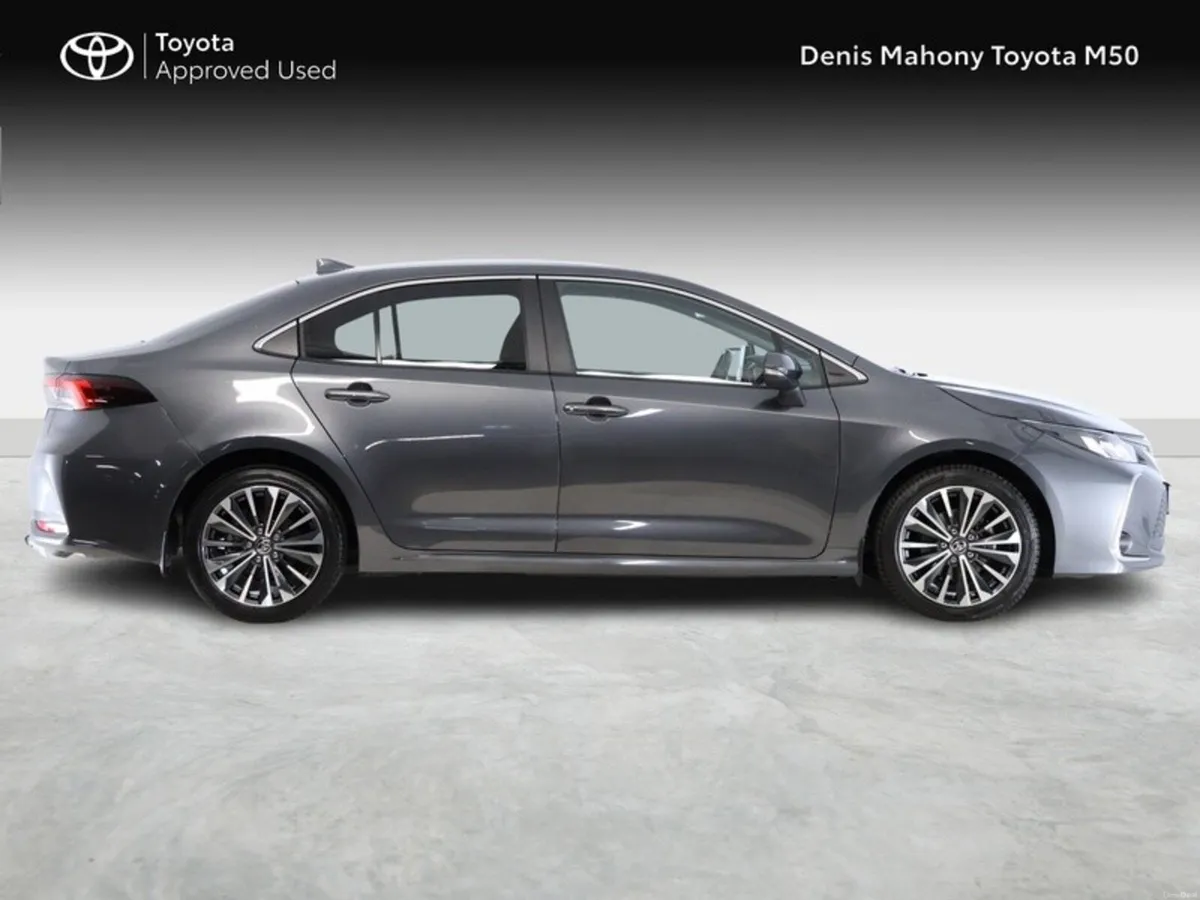 Toyota Corolla Luna Sport Hybrid Saloon - Image 3