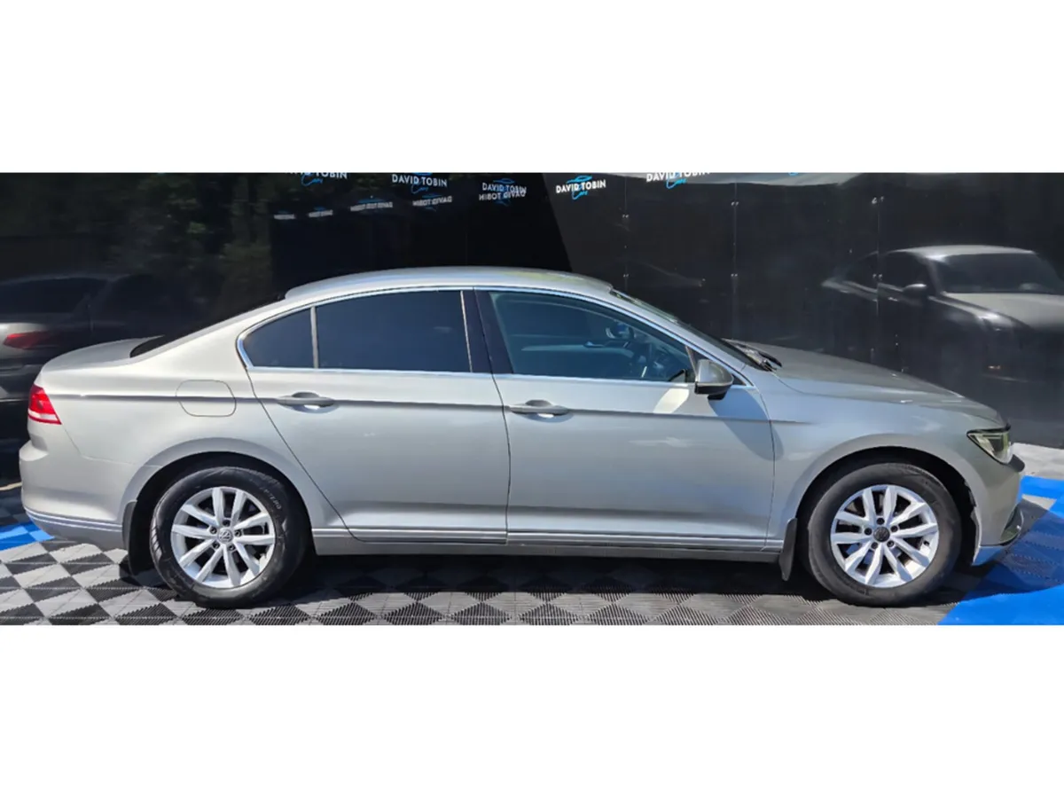 Volkswagen Passat COMFORTLINE 1.6 TDI MANUAL 6SPEE - Image 6