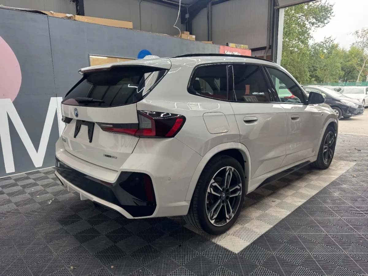 BMW iX1 2023 BMW IX1 4WD XDRIVE 30 M-SPORT AUTOMAT - Image 3