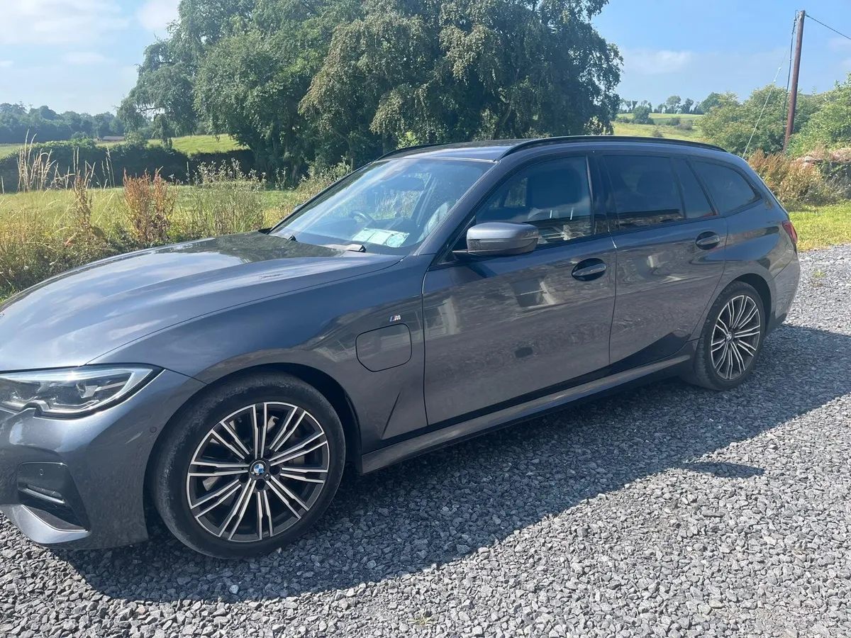 BMW 330e touring - Image 2