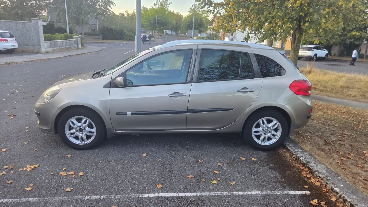 Renault Clio 2009 - Image 2