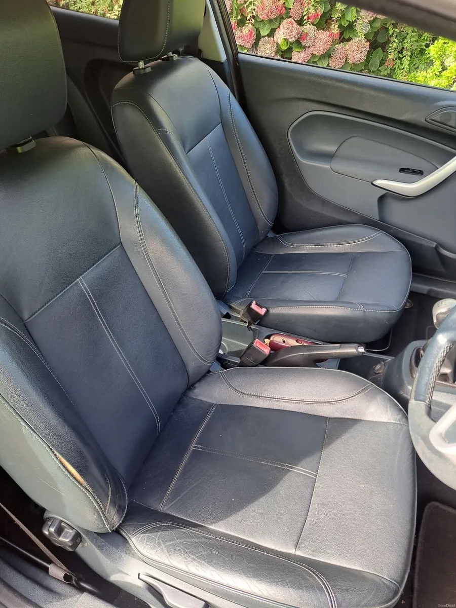 Ford Fiesta 2010 - Image 5