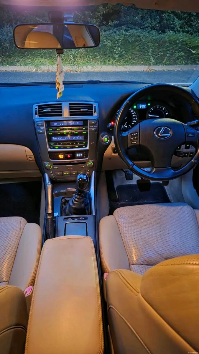 Lexus IS220D - Image 2