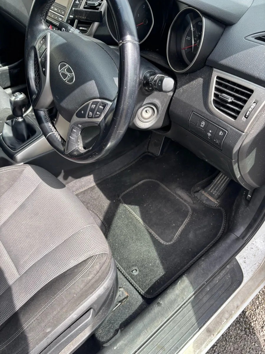 Car - Image 6