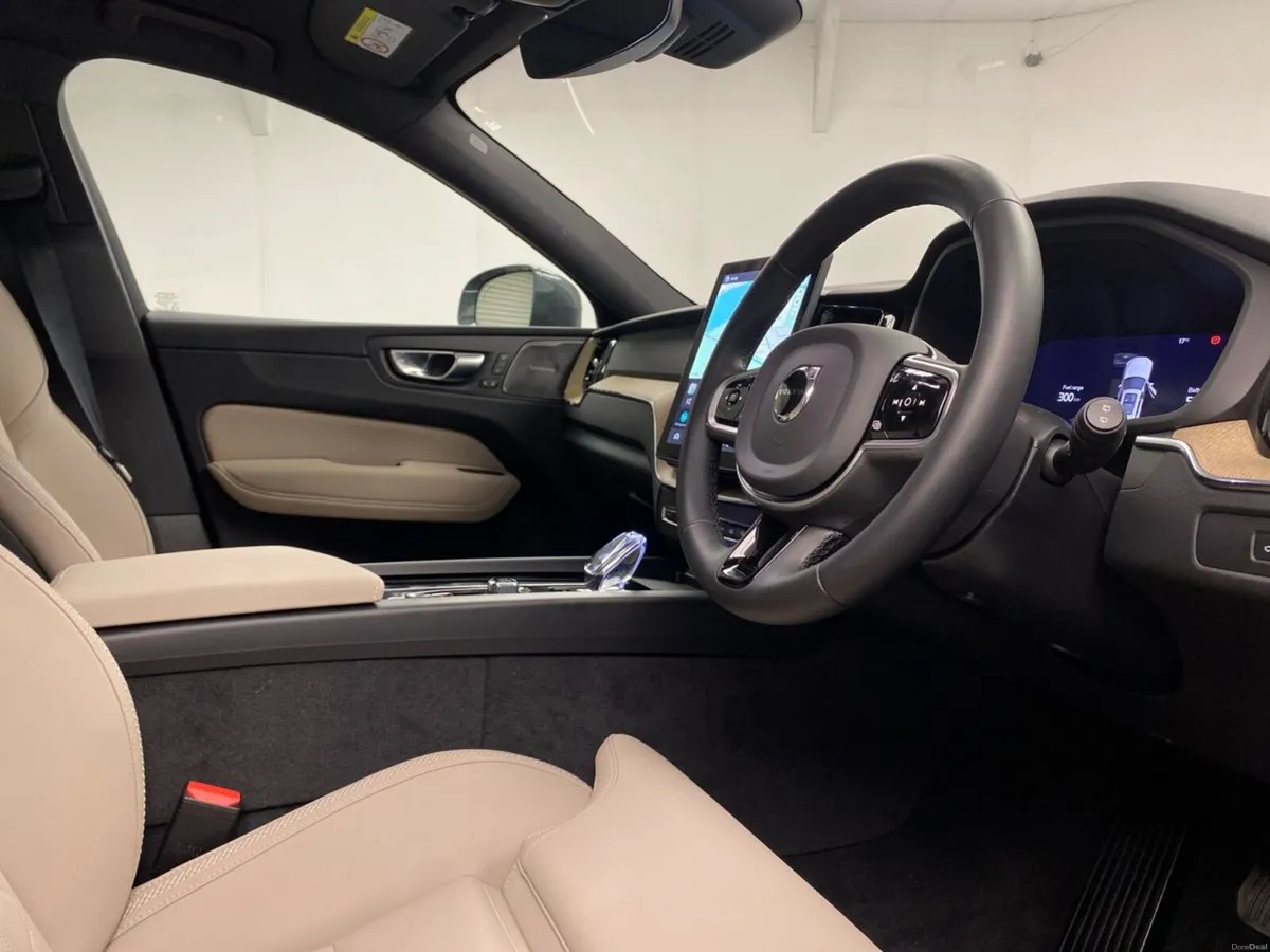 Volvo XC60 T6 AWD PHEV Plus Bright - Image 6