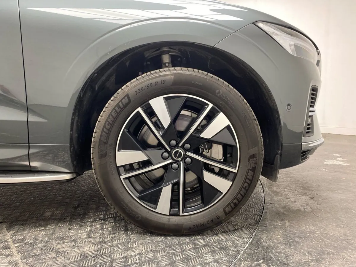 Volvo XC60 T6 AWD PHEV Plus Bright - Image 5