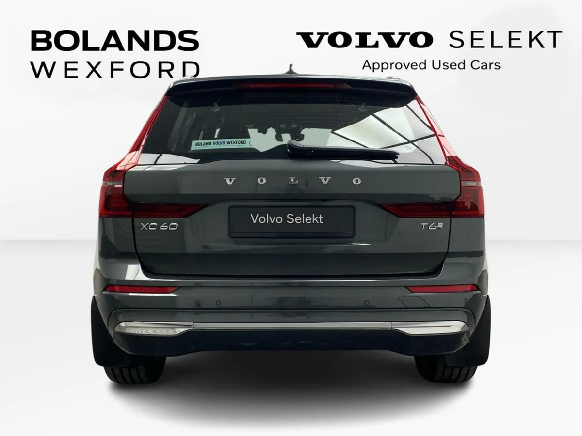 Volvo XC60 T6 AWD PHEV Plus Bright - Image 3