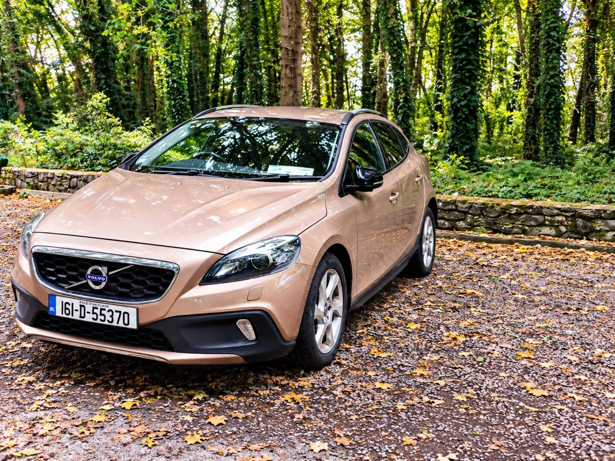 Automatic Volvo V40 cross country - Image 1