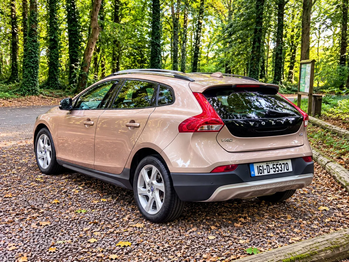 Automatic Volvo V40 cross country - Image 3