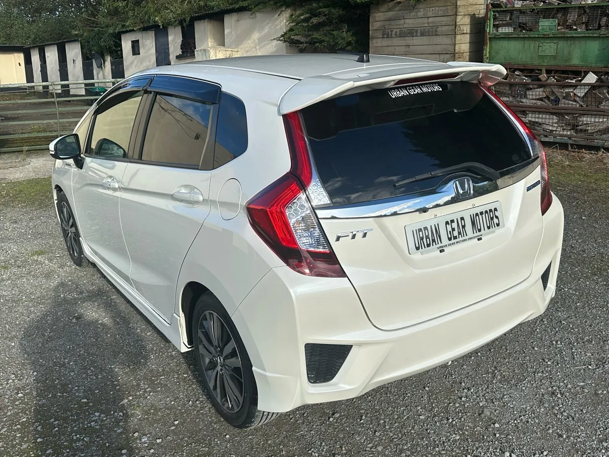 Honda Fit Hybrid 2016 - Image 5