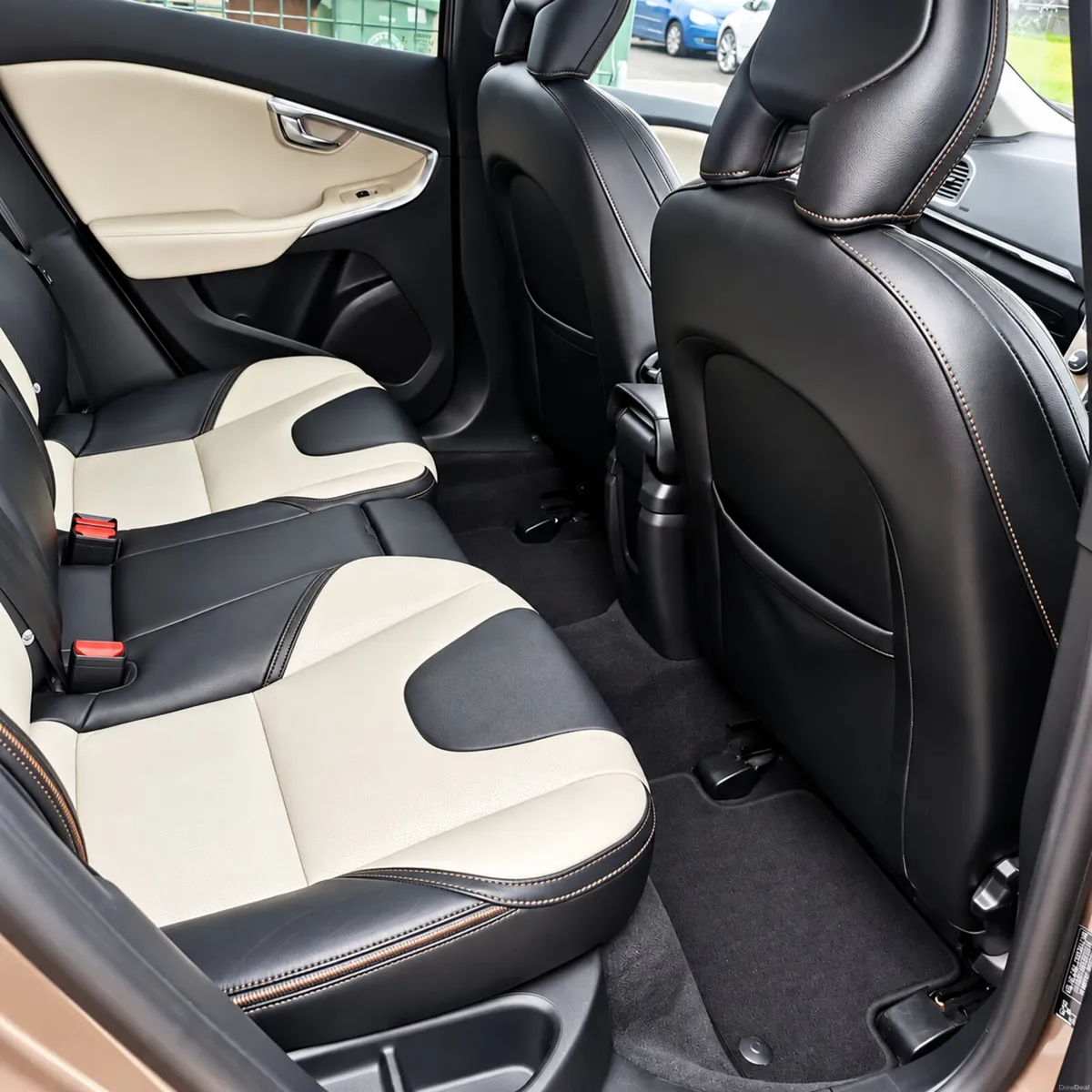 Automatic Volvo V40 cross country - Image 6