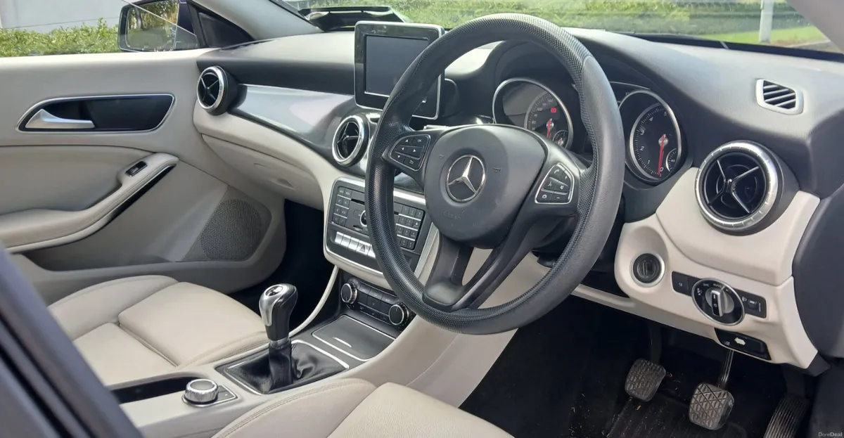 Mercedes-Benz CLA SPORTBACK 2017 1.6 PETROL 5dr - Image 2