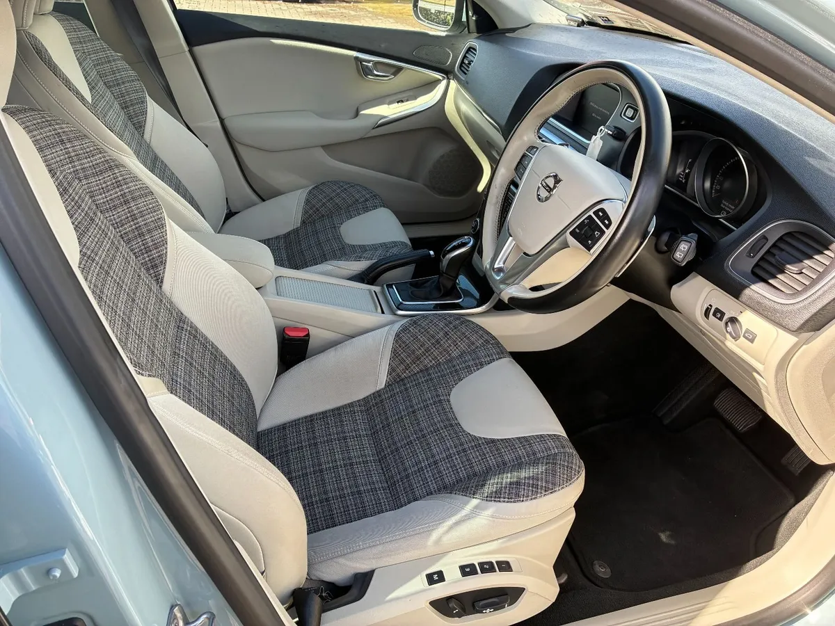 Volvo V40 2018 2.0D  AUTO NCT04/28 - Image 6
