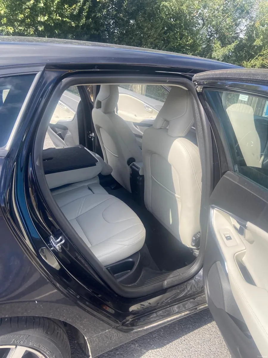 Volvo V40 2020 - Image 2