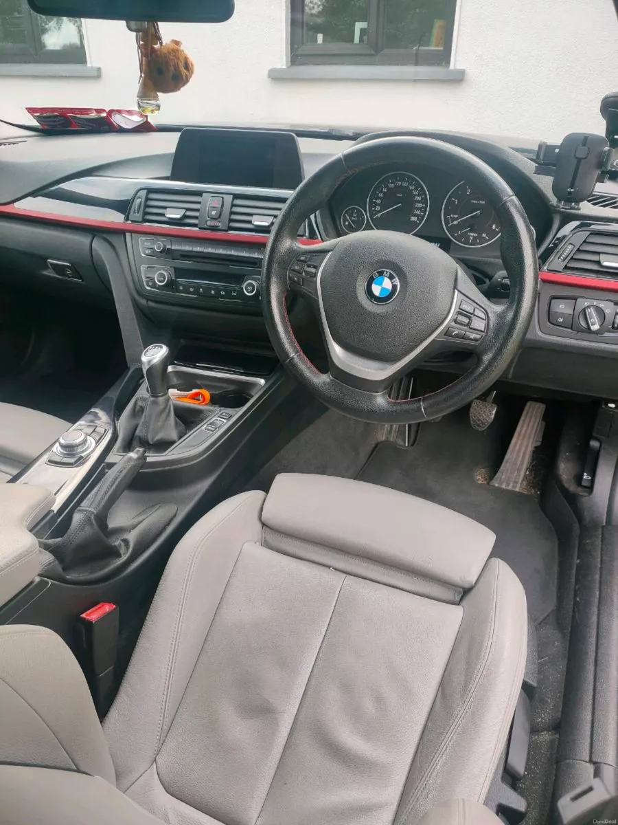 BMW 318d  SPORT Z3BW 4DR - Image 5