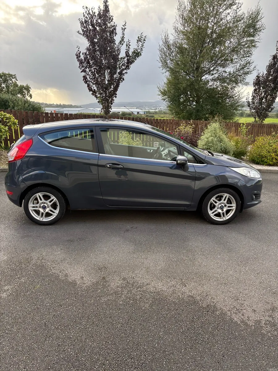 2014 Ford fiesta - Image 5