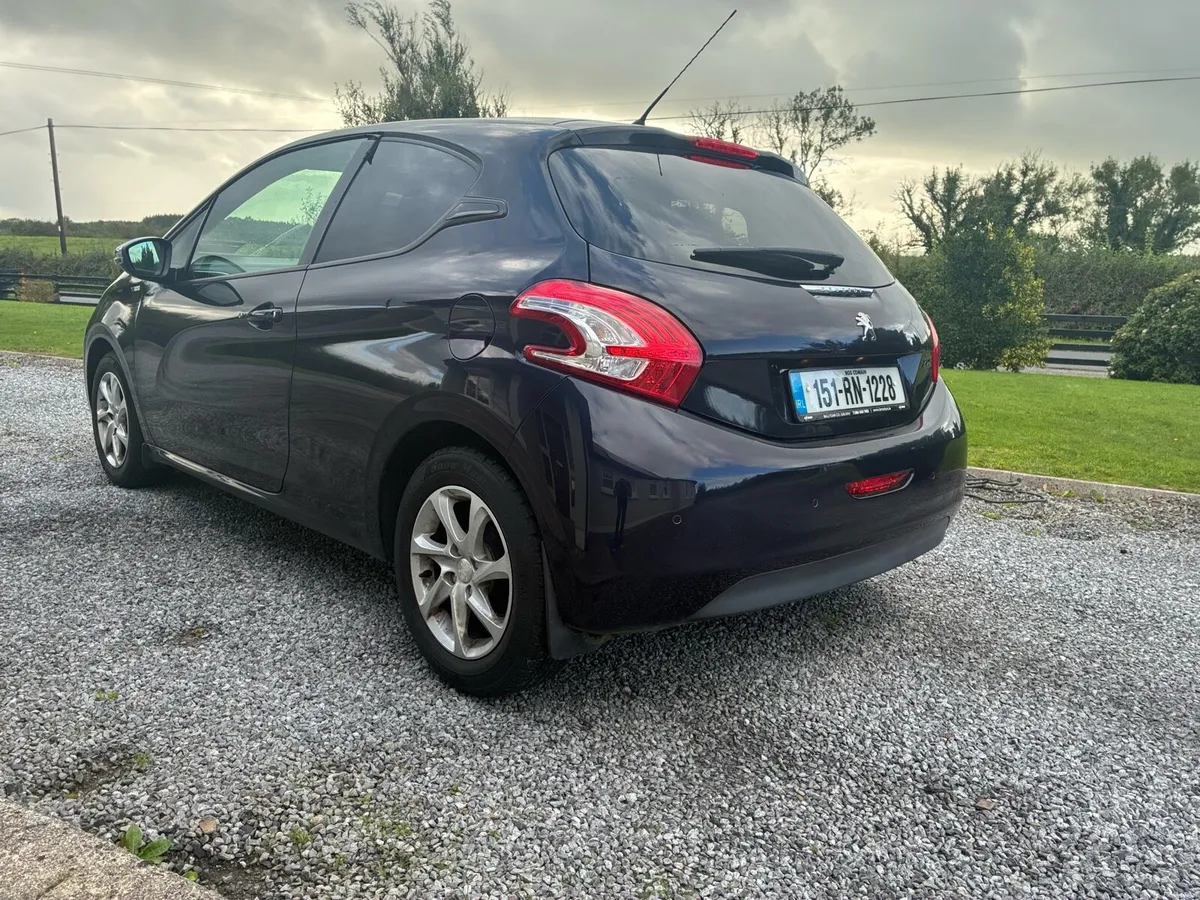 Peugeot 208 … starter car - Image 4